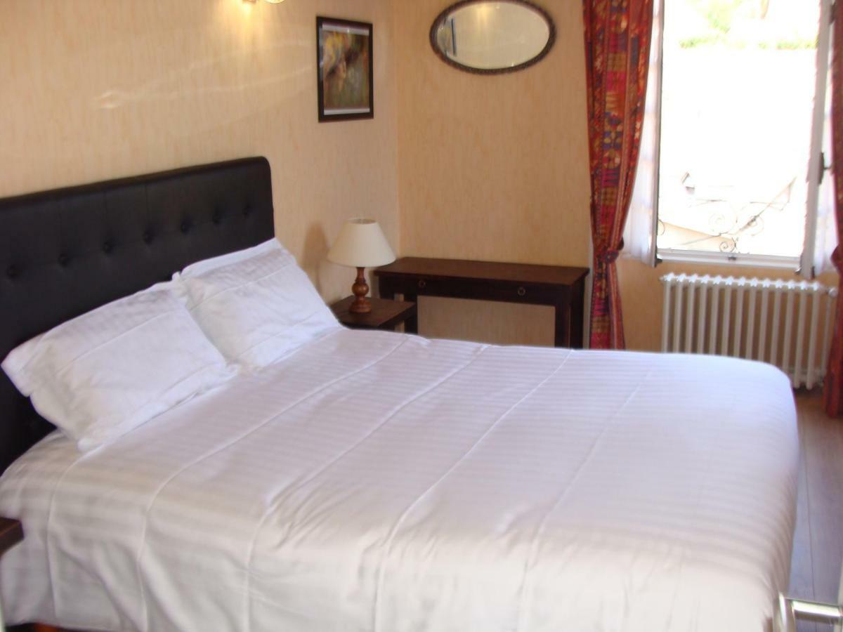 Logis La Gamade Hotel Donzenac Exterior foto