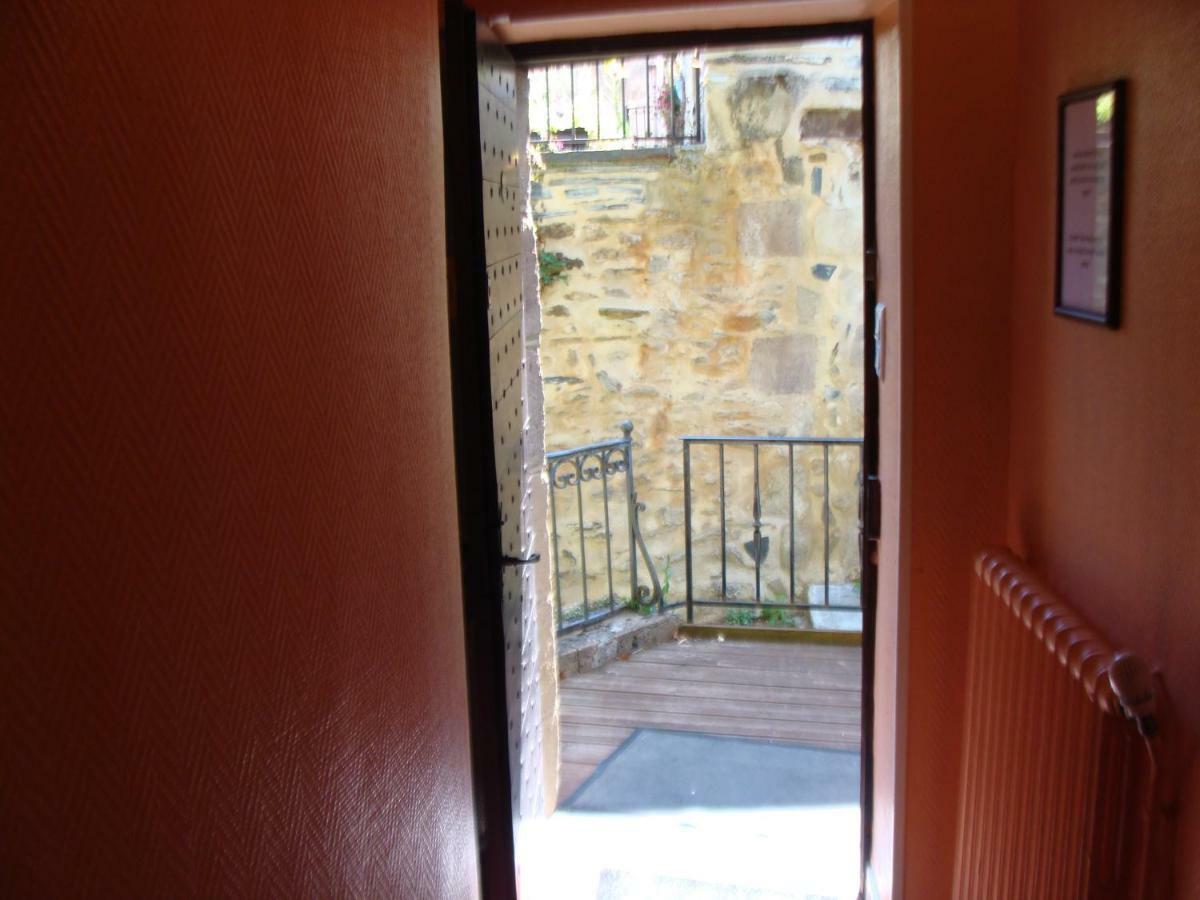 Logis La Gamade Hotel Donzenac Exterior foto